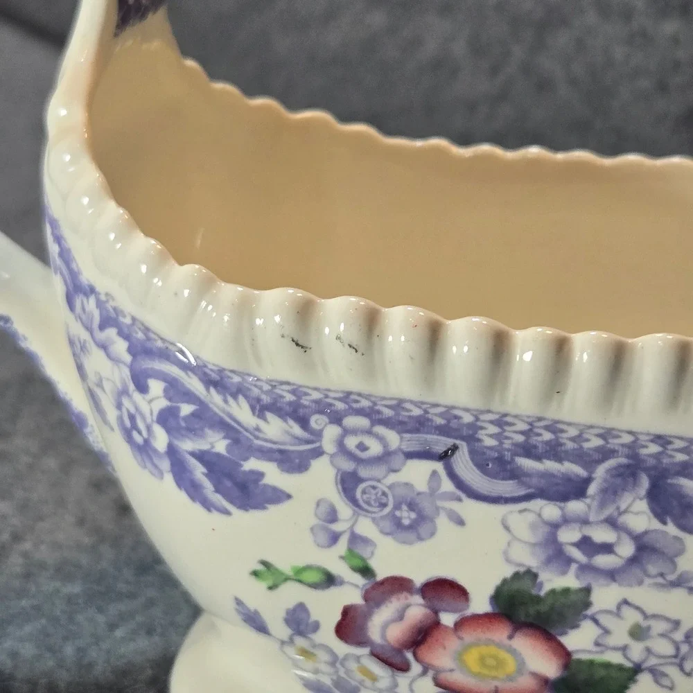 Copeland Spode Mayflower Gravy Boat Purple whit England Vintage Cottagecore flaw